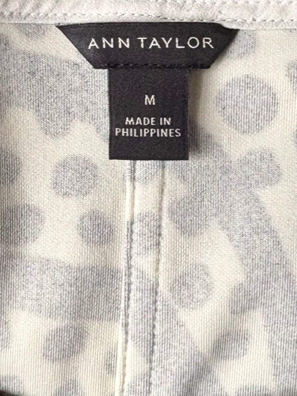 Ann Taylor Medium Sleeveless Black & White Dress Shirt with Bow in Front - Picture 3 of 5